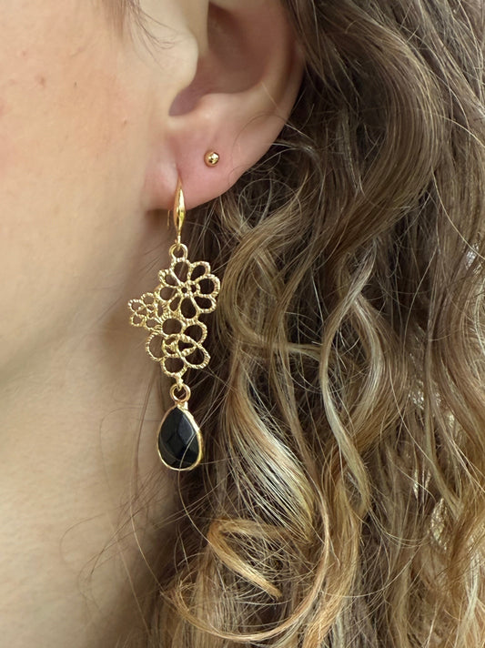 Zwarte natuursteen aan chique hanger