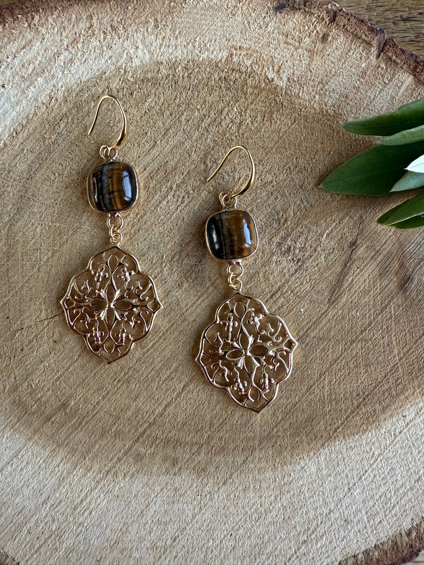 Bruine vierkante tijgeroog met chique hanger