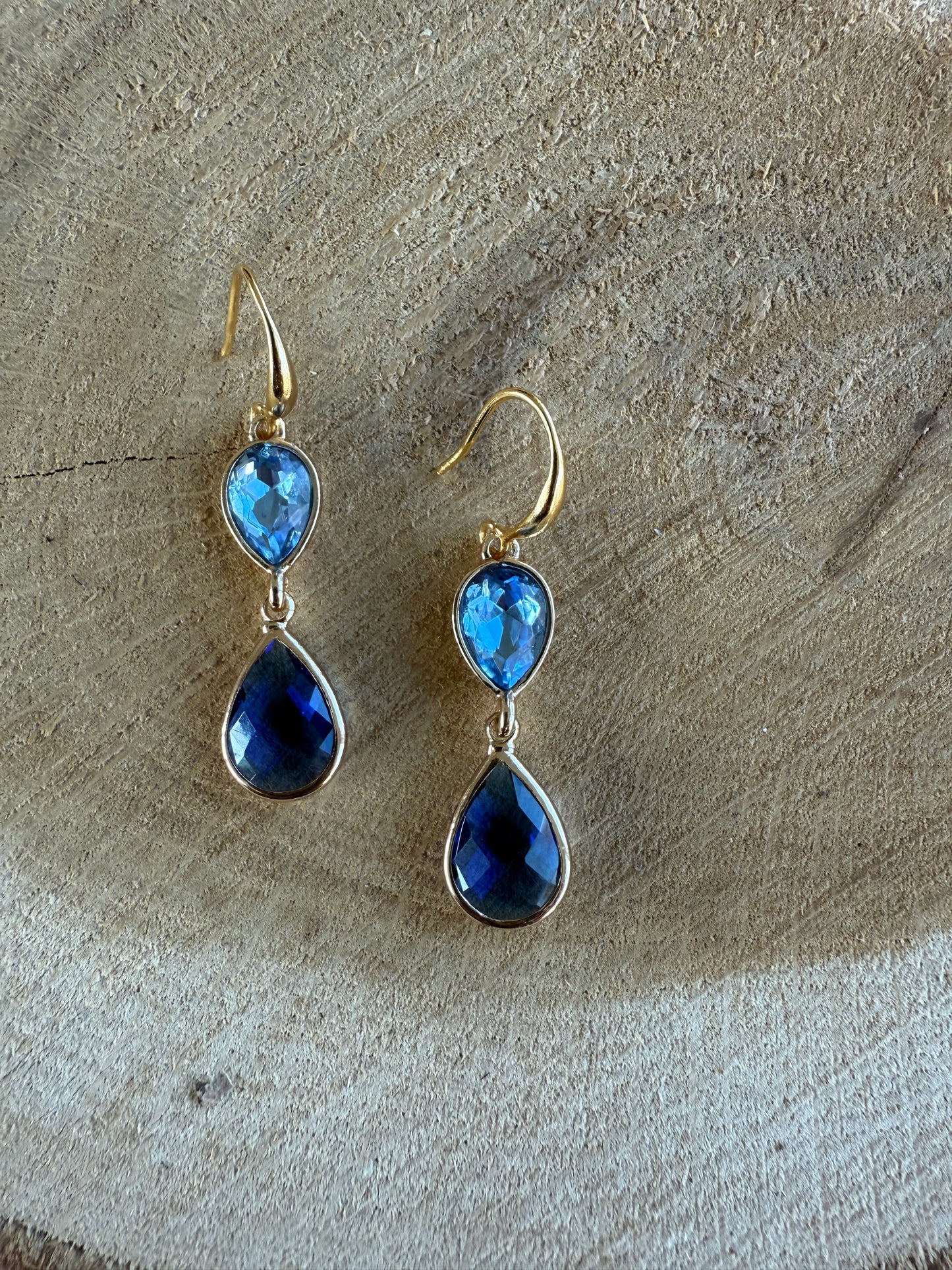 Combi licht blauw en donker blauwe doorzichtige steen