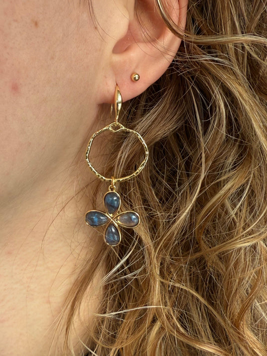 Asymmetrisch blauw met gehamerd hanger