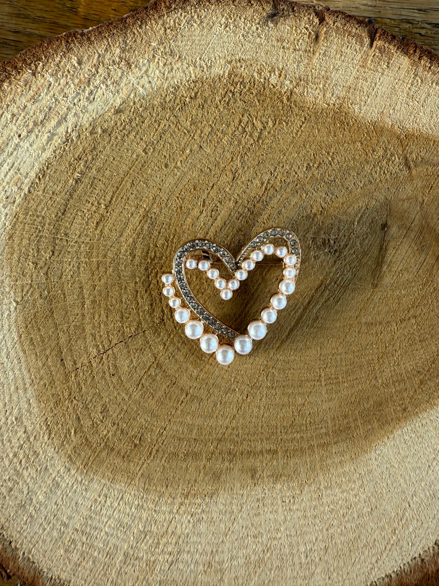 Broche klein hartje met pareltjes