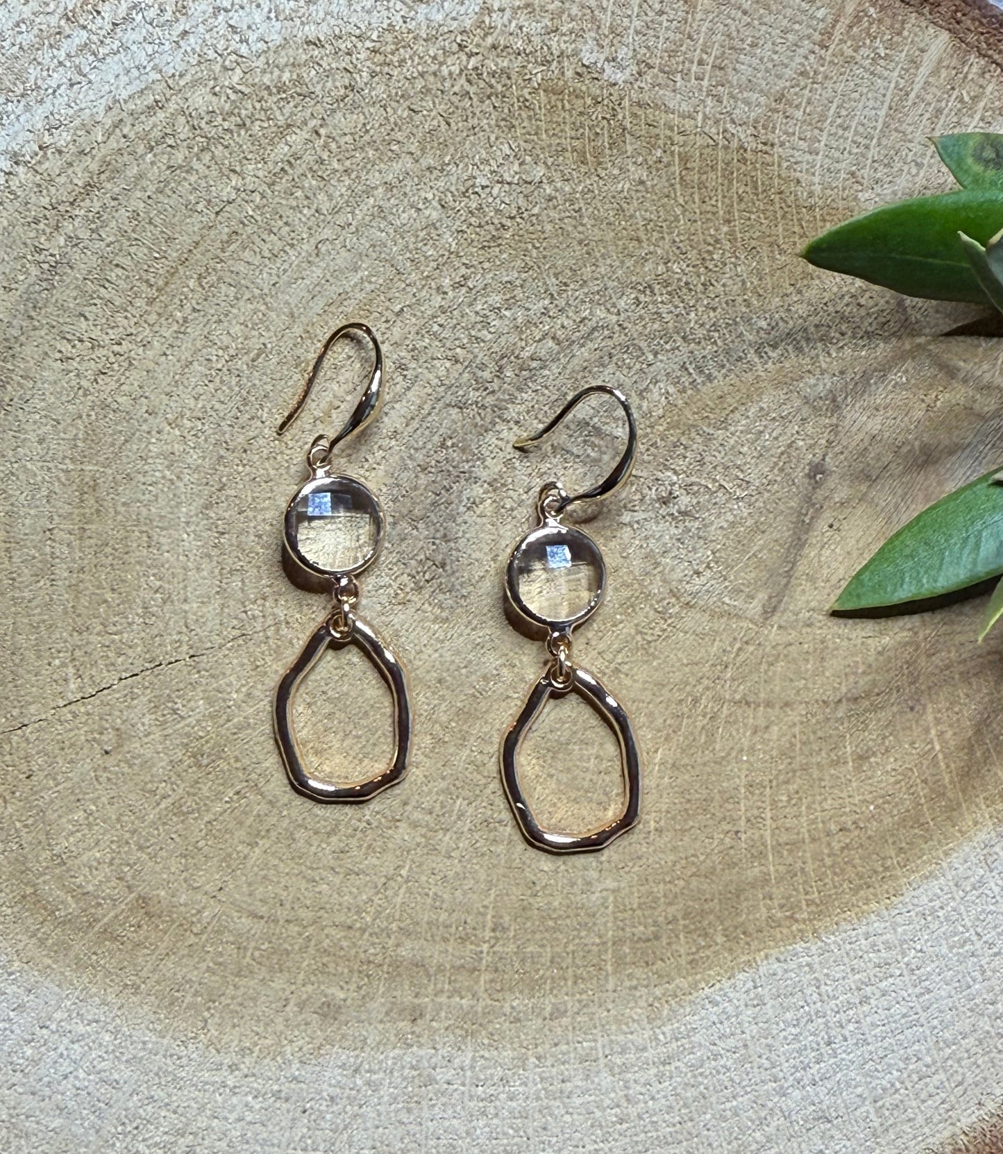 Doorzichtig facetsteentje met kleine hanger