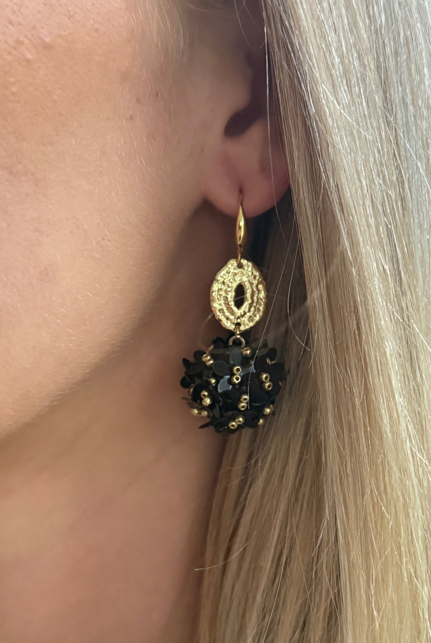 Zwart bolletje aan ovale connector