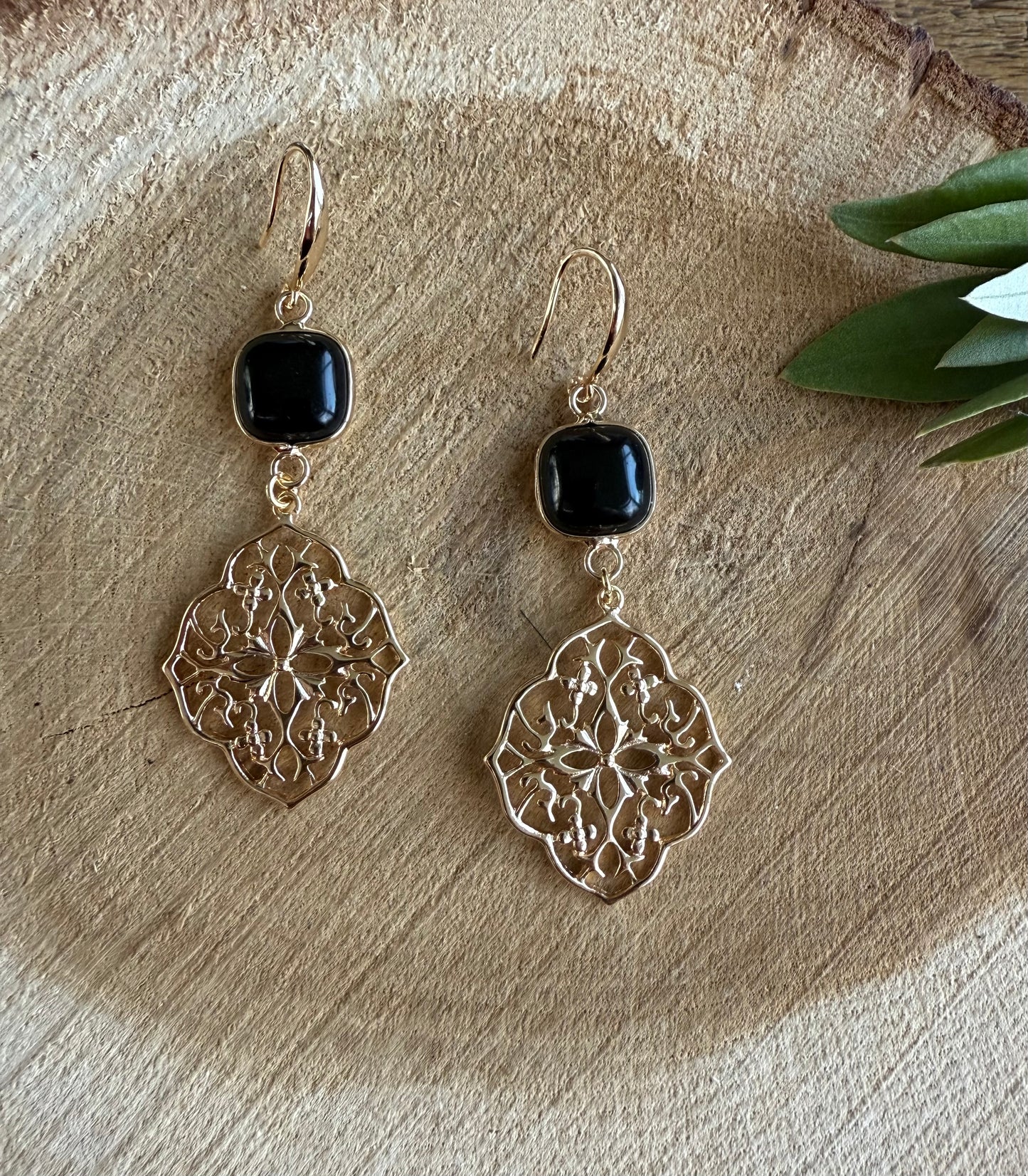 Zwarte vierkante steen met chique hanger