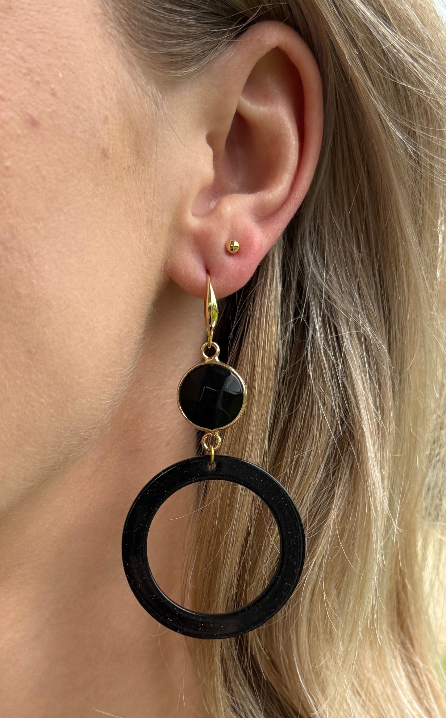 Zwarte natuursteen met resinhanger