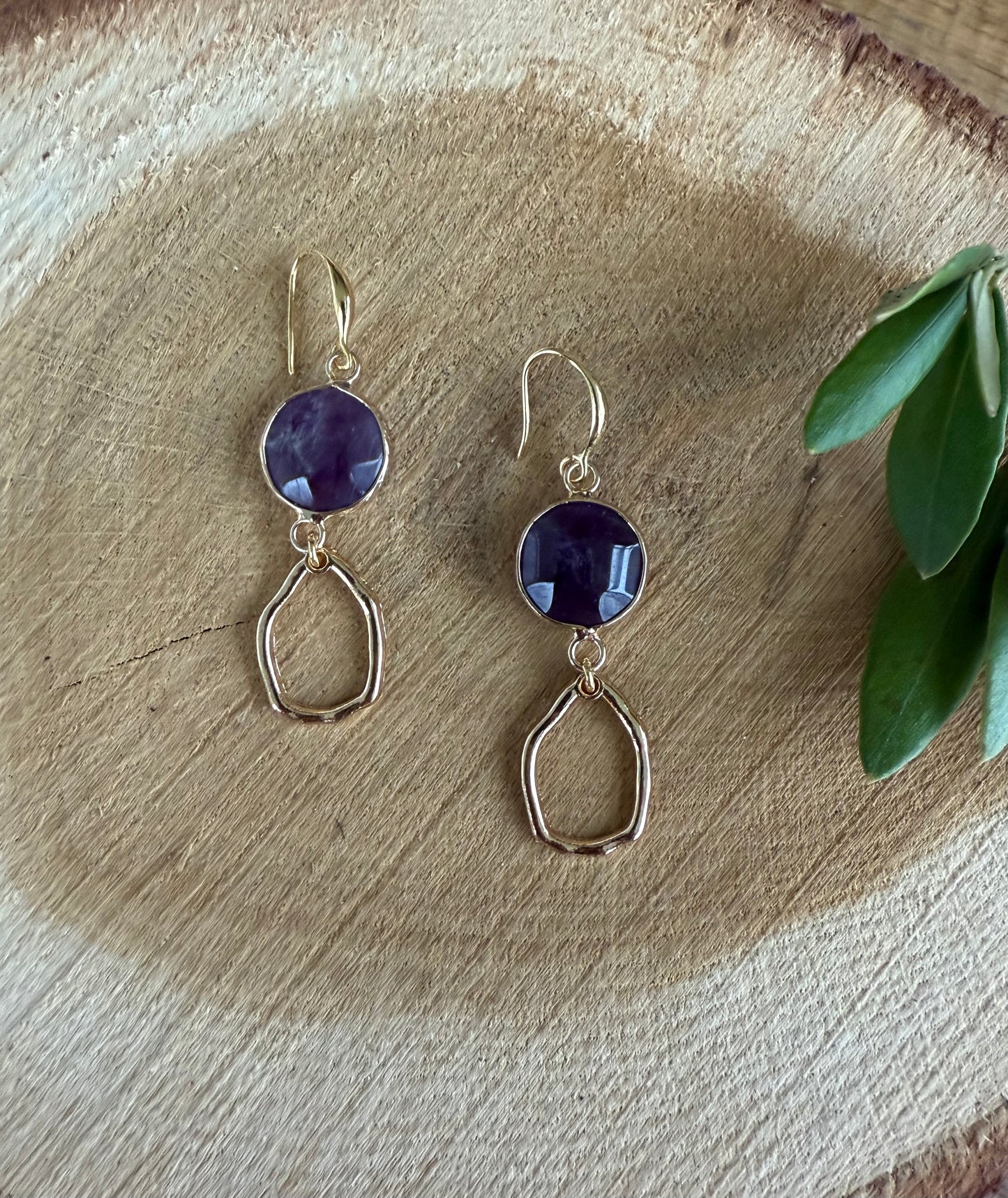 Paarse natuursteen met kleine hanger