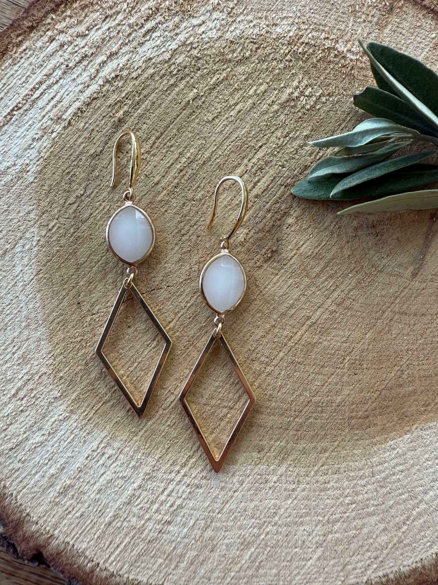 Witte steen met ruithanger