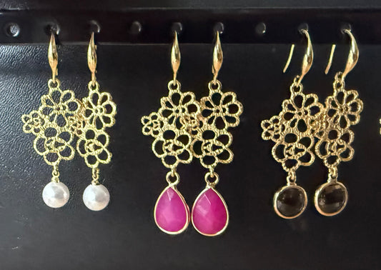 Roze natuursteen aan chique hanger
