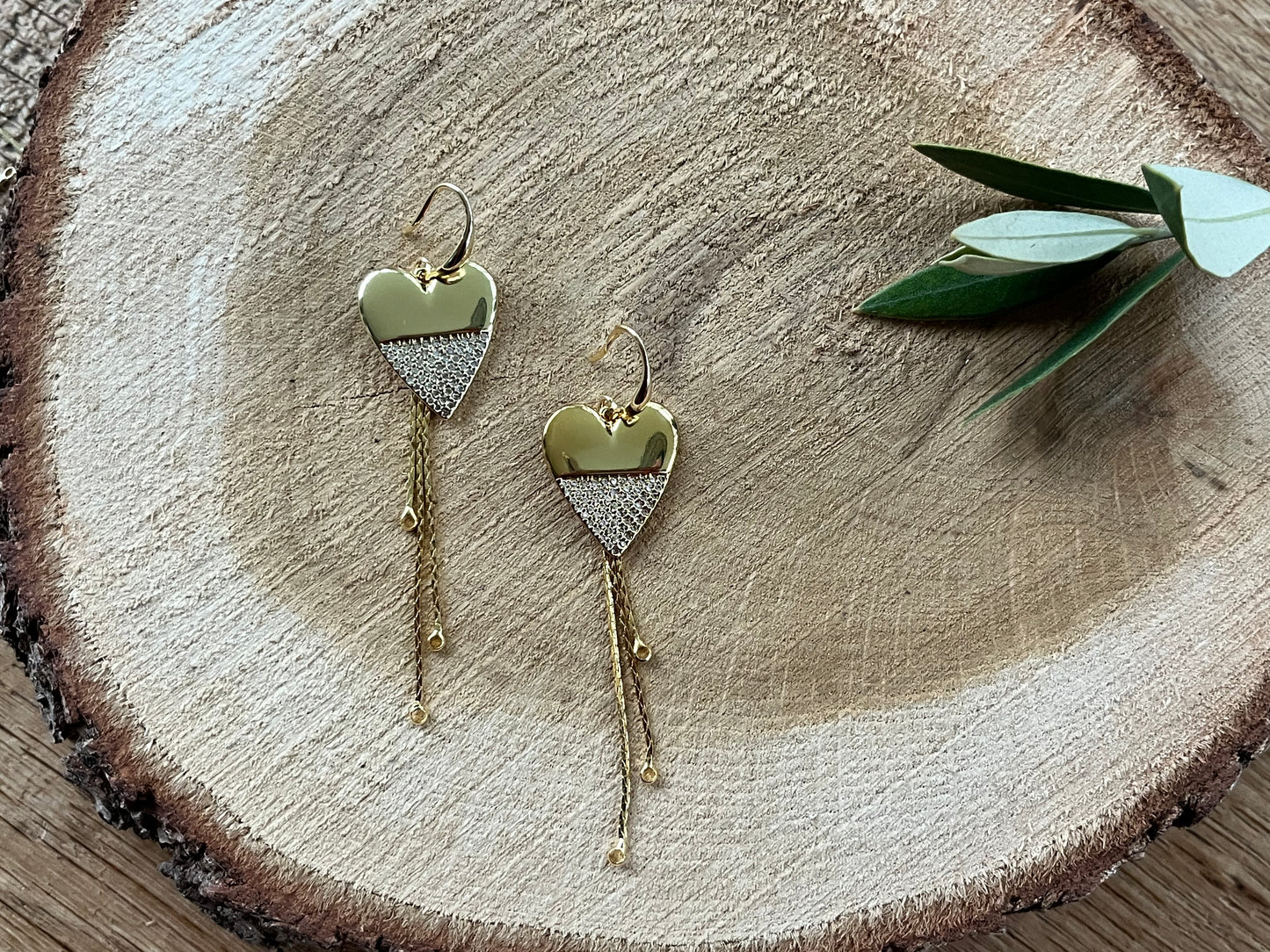 Goudkleurige hartjes met ketting