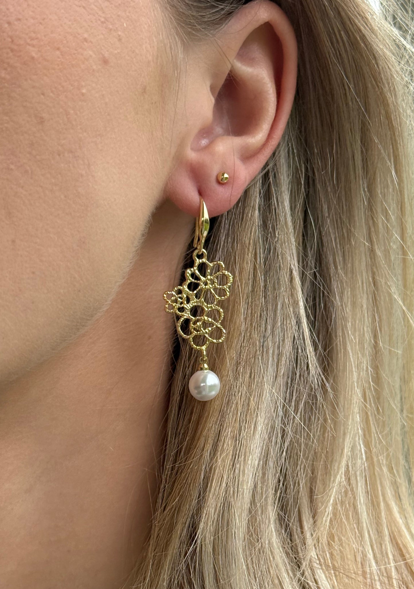 Rond pareltje aan luxe hanger