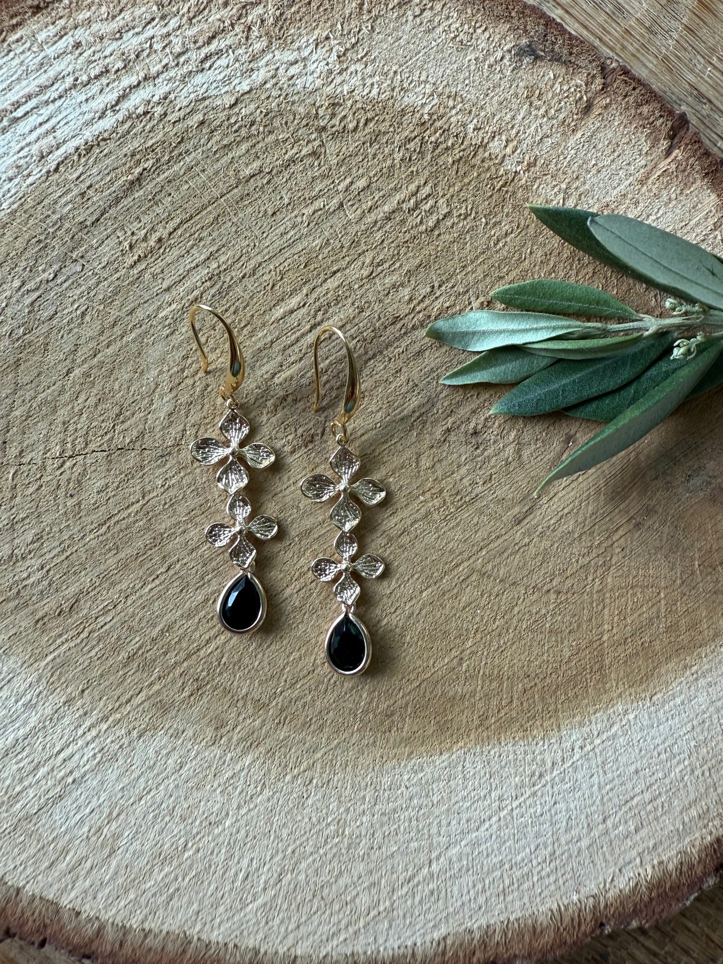 Bloemetjes met klein zwart steentje