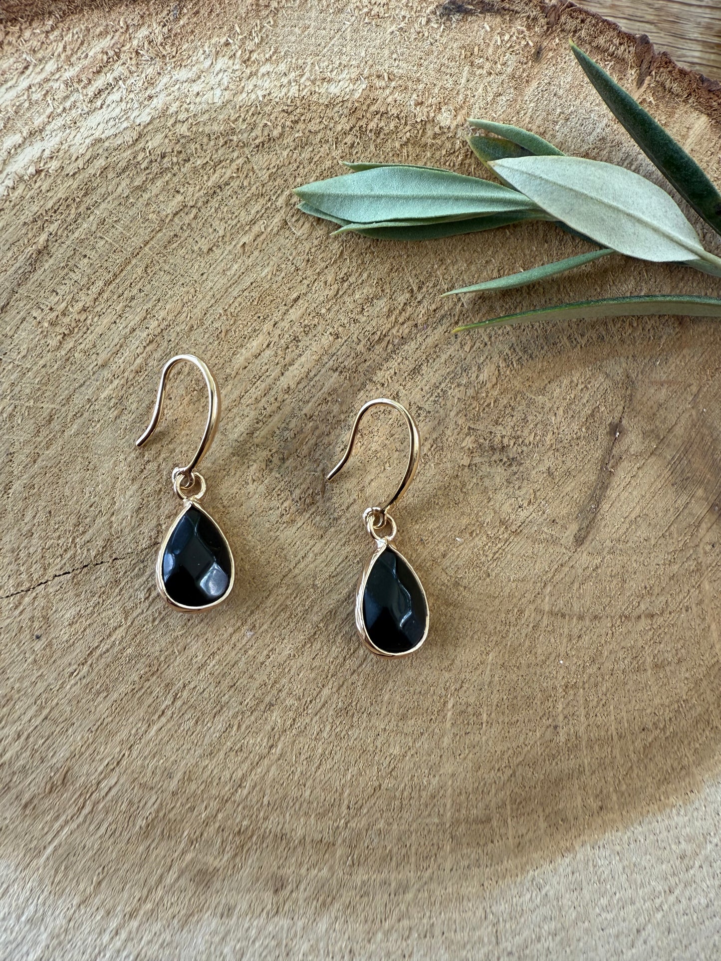 Kleine zwart natuursteen druppel