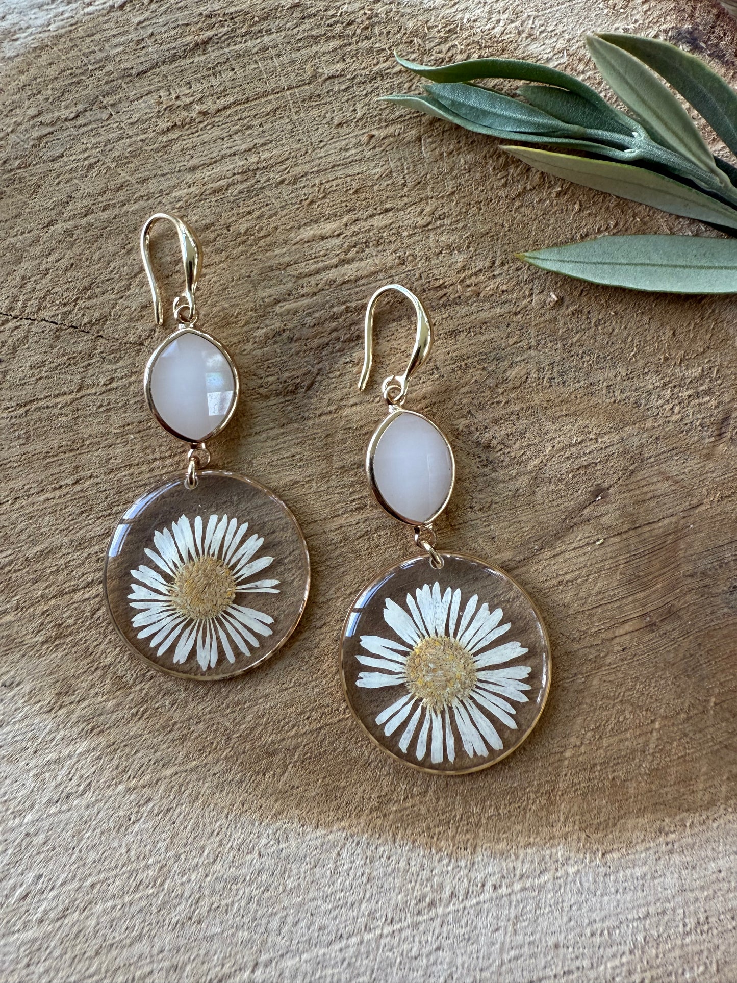 Witte steen met margrietje