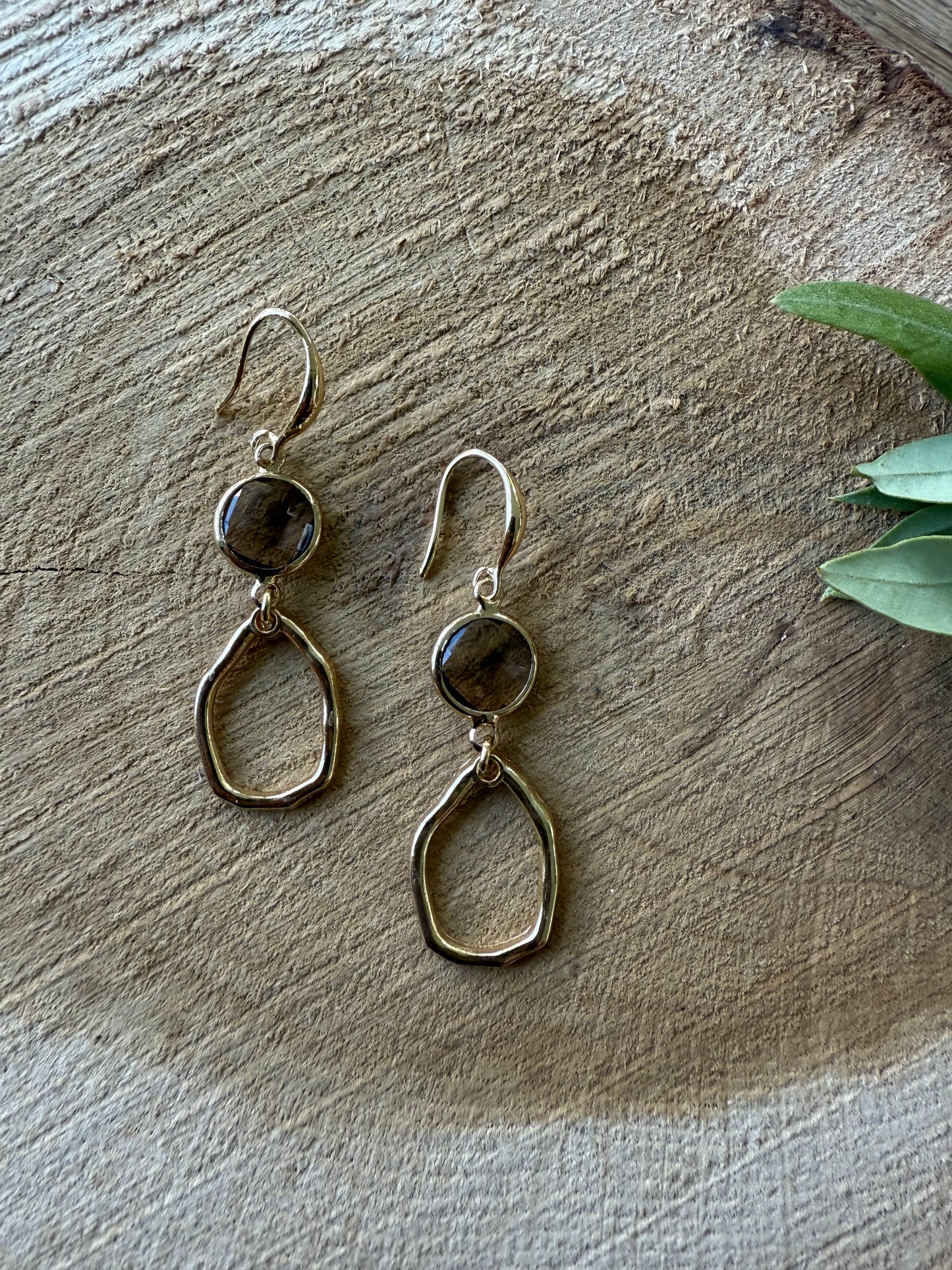Kleine doorzichtige bruine steen met hanger