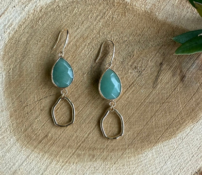 Zacht groene natuursteen met kleine hanger