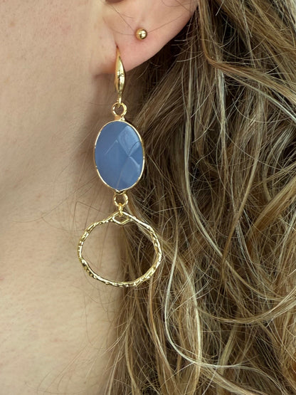 Helblauwe natuursteen met gehamerd rondje