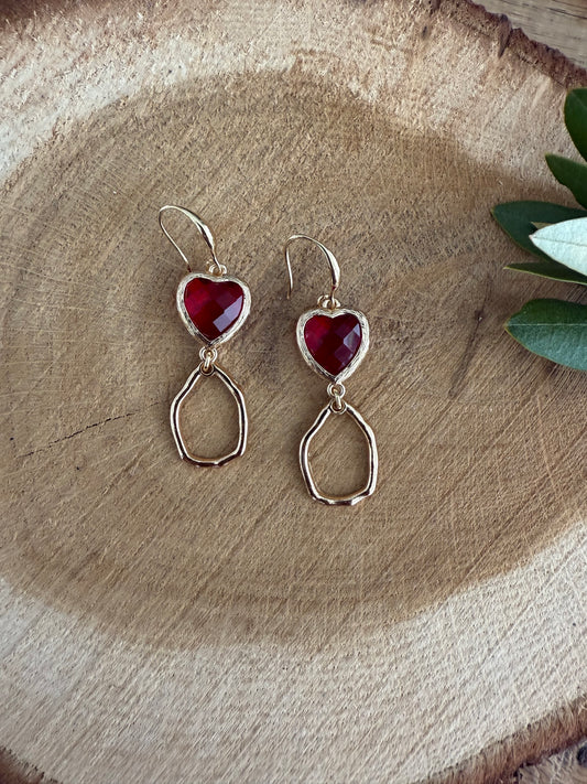 Rood doorzichtig hartje met kleine hanger