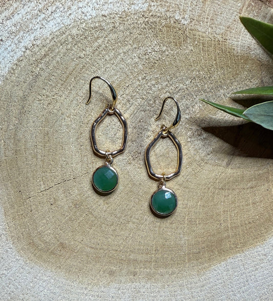 Klein groen facetsteentje aan kleine hanger