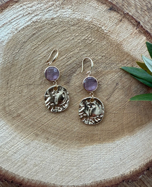 Doorzichtig paars facetsteentje met muntje