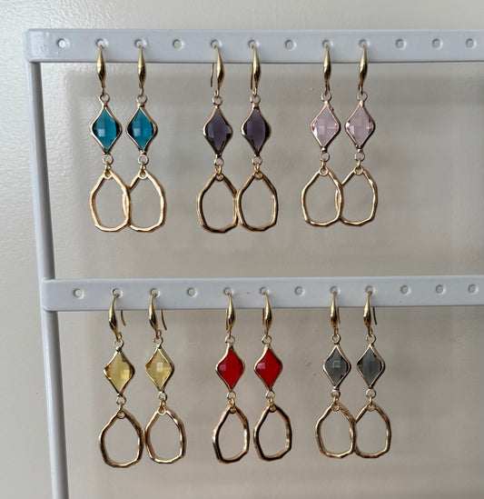 Doorzichtig paars facetsteentje met kleine hanger