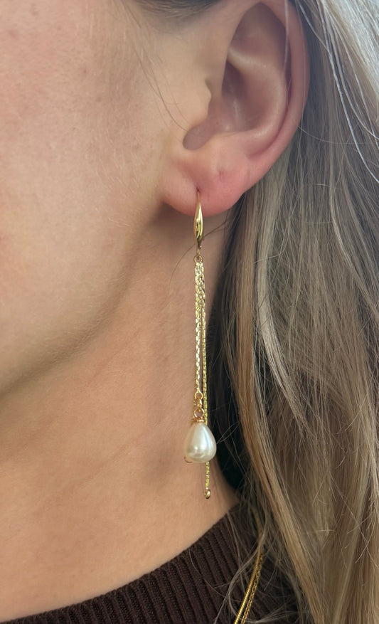 Lange oorbellen met pareltje