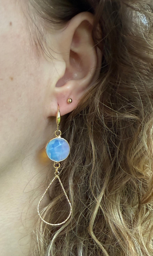 Doorzichtig wit/blauwe natuursteen met open druppel