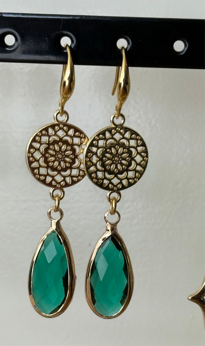 Groene facetsteen aan een ronde connector