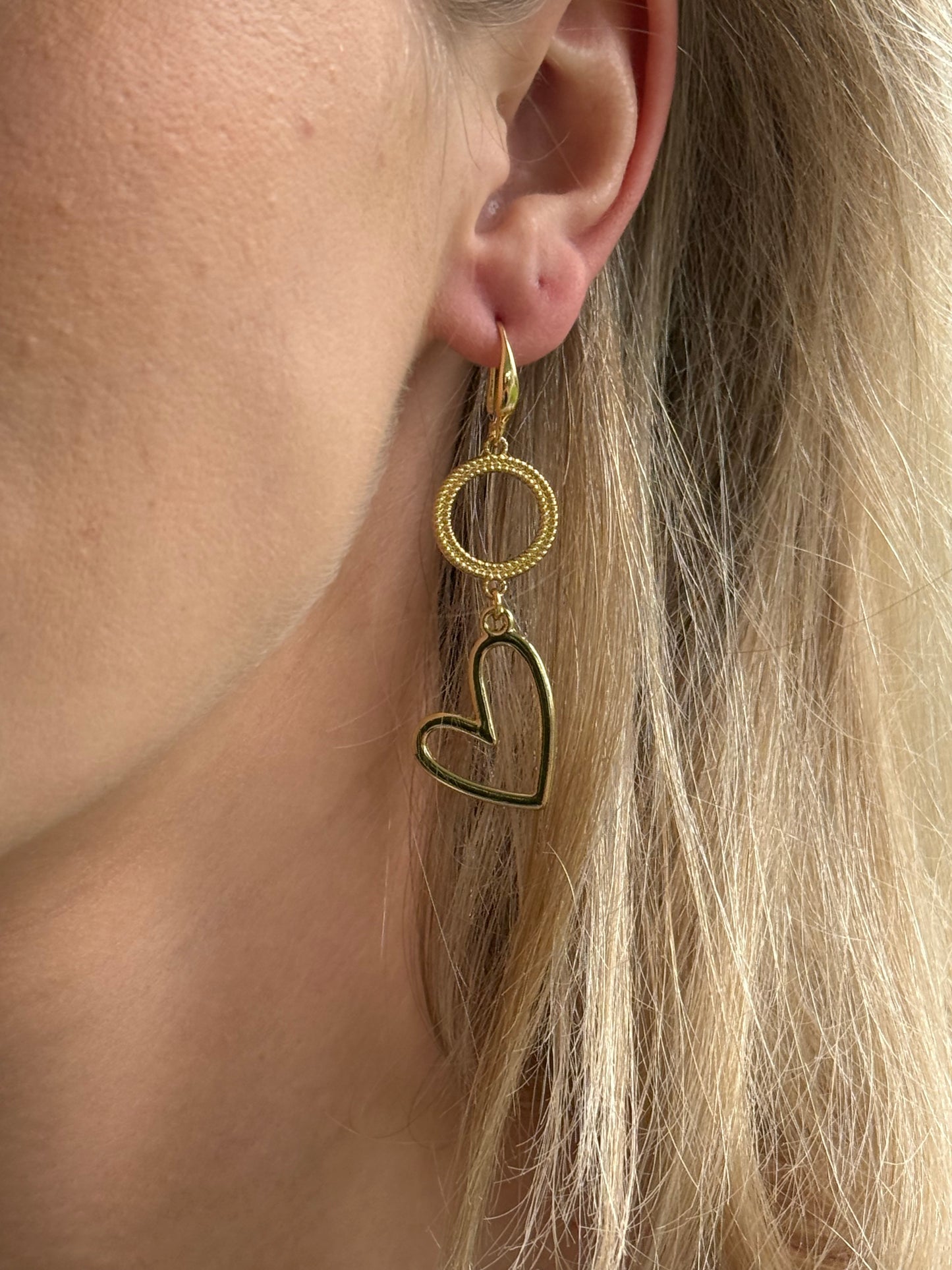 Hartjes aan een open connector