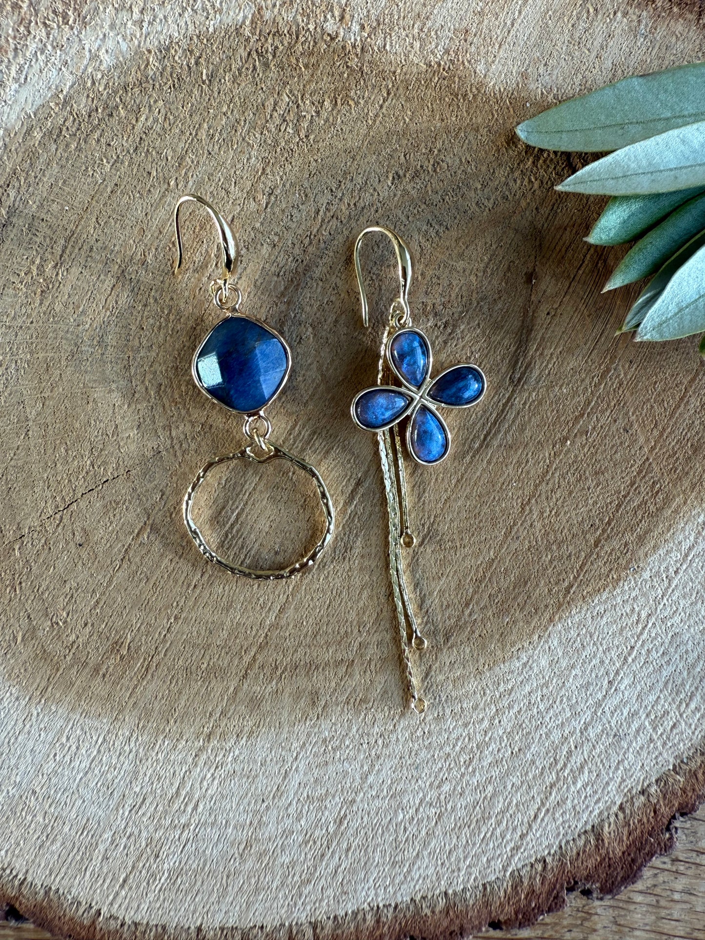 Asymmetrische blauw en bloem