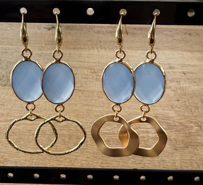 Helblauwe natuursteen met gehamerd rondje