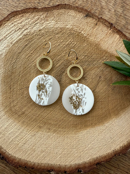 Open connector met witte hanger met bladgoud