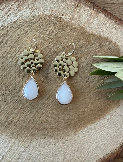 Grote connector met witte facetsteen