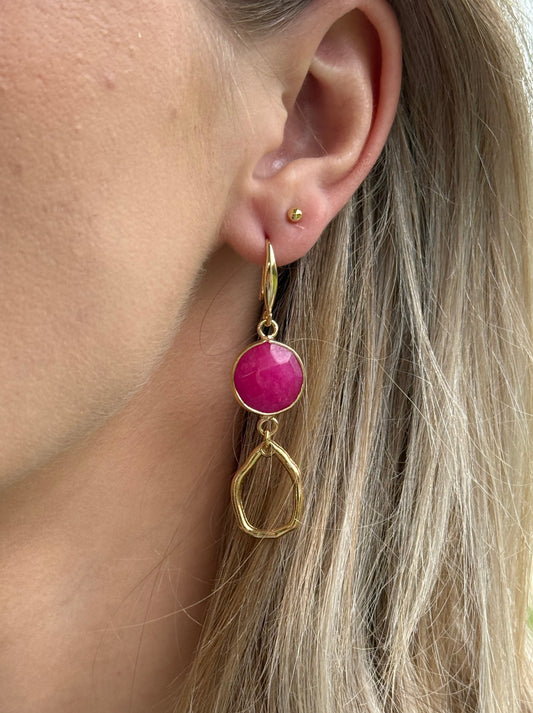 Roze natuursteen met kleine hanger