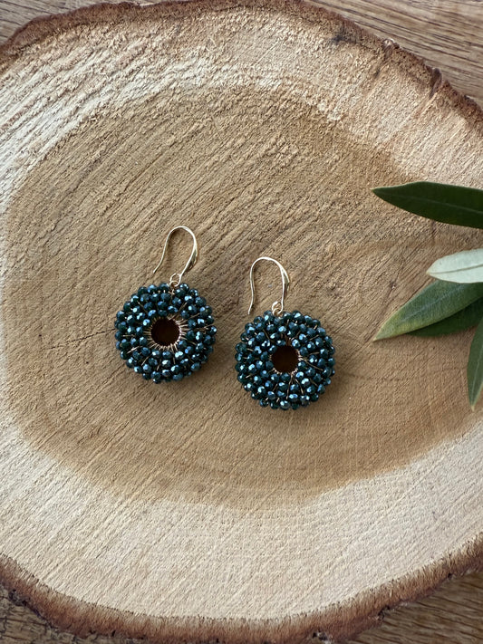 Kleine donkergroene kraaltjes