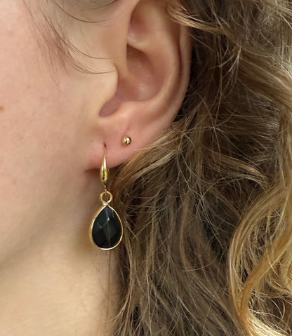 Zwarte kleine natuursteen