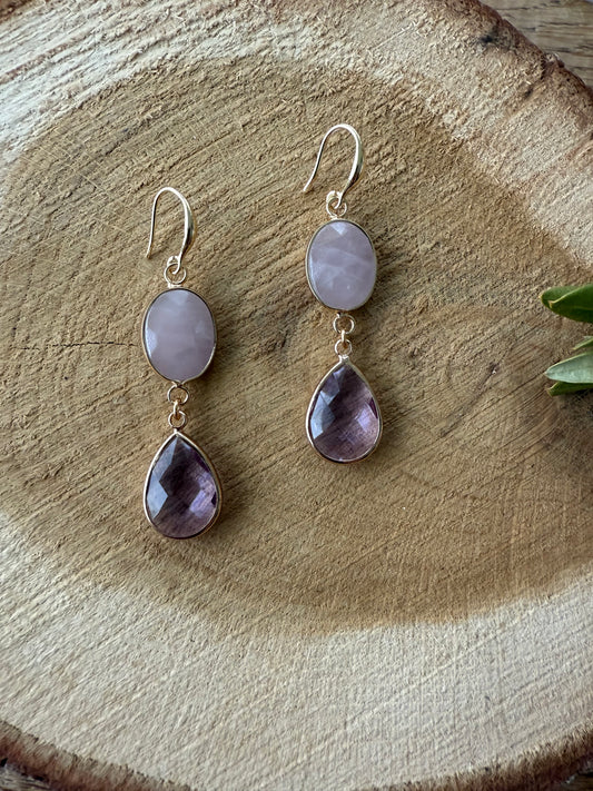 Zacht roze natuursteen met paarse facetsteen