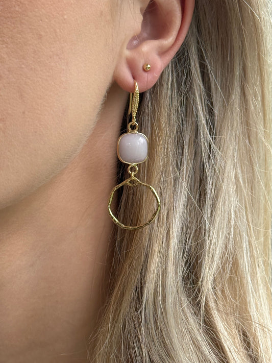 Licht paarse steen met gehamerd rondje