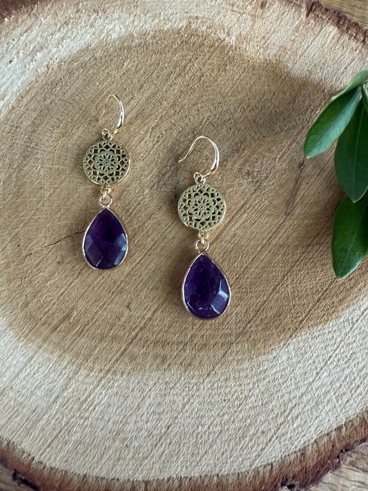 Paarse natuursteen aan ronde connector