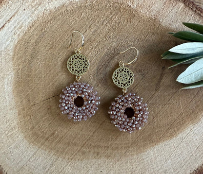 Lichtbruine kraaltjes aan dichte connector