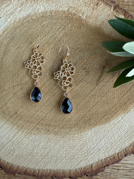 Zwarte natuursteen aan chique hanger