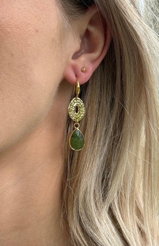 Groene natuursteen aan ovale connector