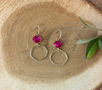 Knalroze steen met gehamerd rondje