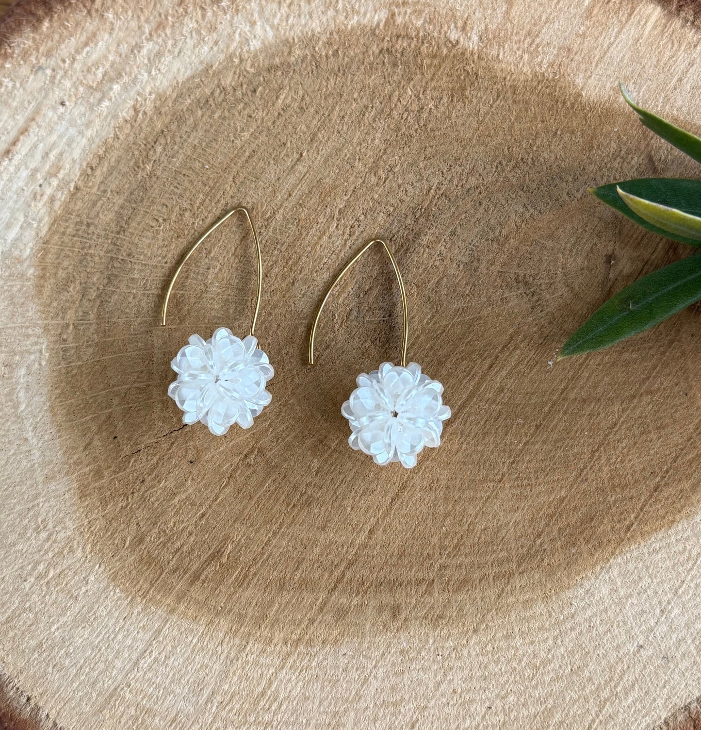 Wit bolletje aan lange haak