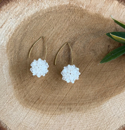 Wit bolletje aan lange haak