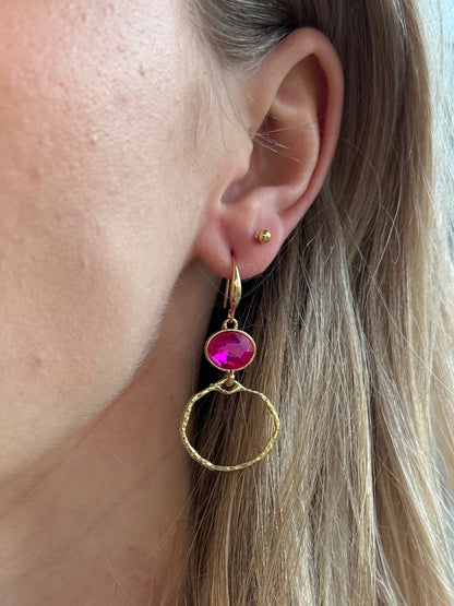 Knalroze steen met gehamerd rondje