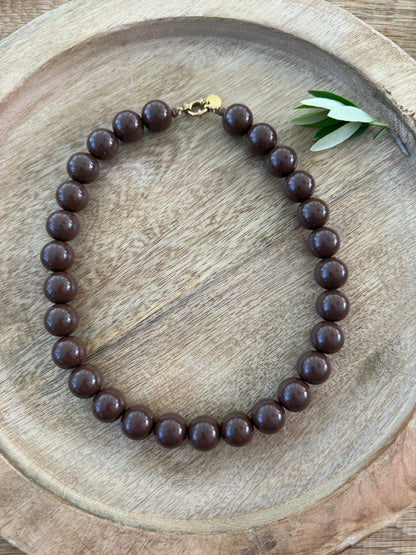 16 mm acryl kralenketting bruin
