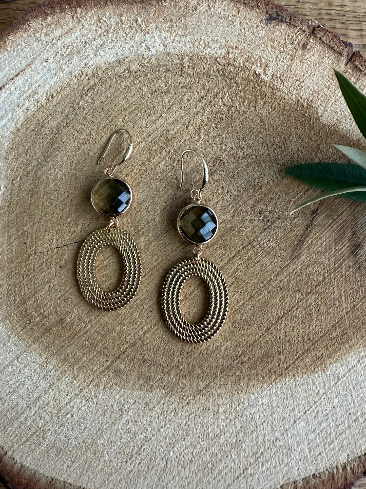 Doorzichtige bruine facetsteen met luxe open hanger