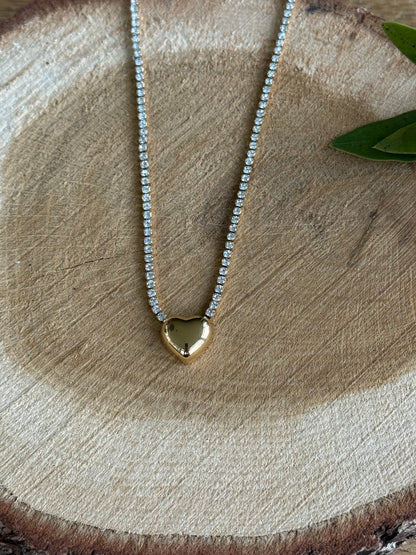 Ketting met strass steentjes met een vast hartje