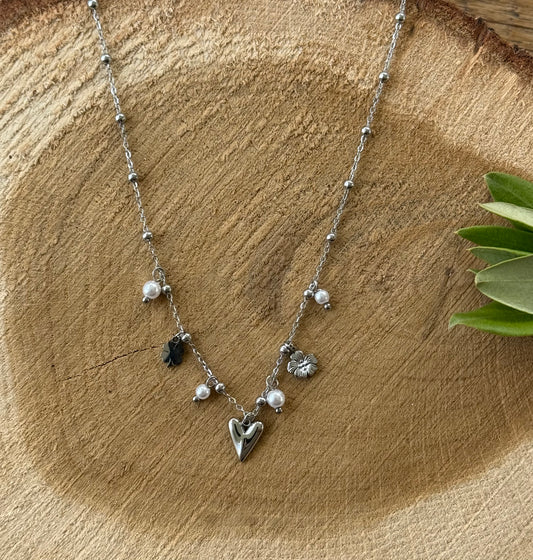 Zilverkleurig ketting met kleine bedeltjes