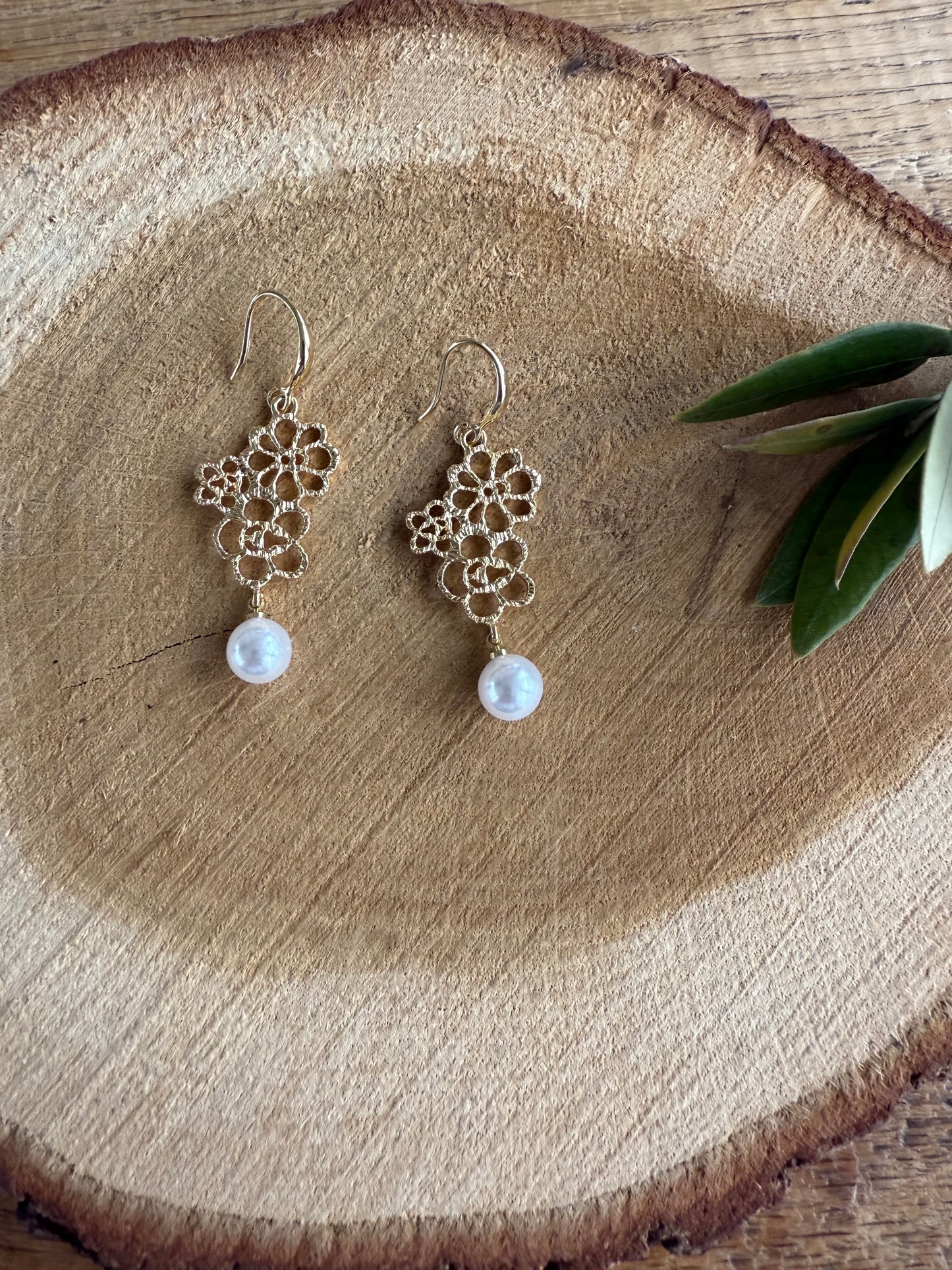 Rond pareltje aan luxe hanger